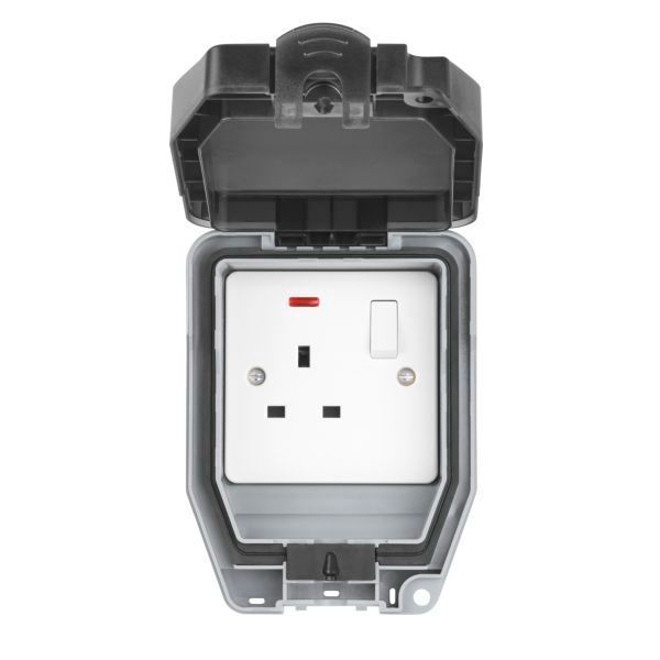 Saxby WP412 Weatherproof 1 Gang 13A Double Pole Switched Socket 